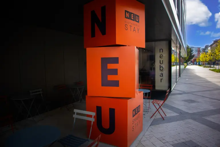 Picture of NEUBAR sign